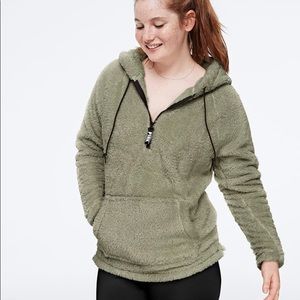 VS PINK HALF ZIP TEDDY PULLOVER